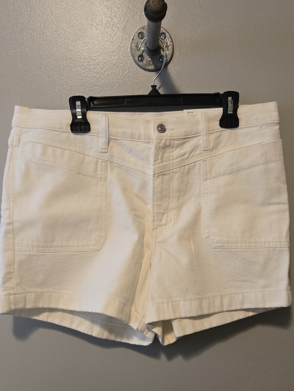 American Eagle White JeanShorts Strigid. Relaxed Short. Size 14 New!
